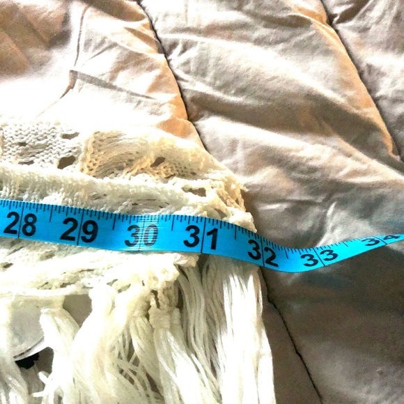NWT Idyllwind Cream Boho Fringe Crochet Knit Shawl - Picture 4 of 6